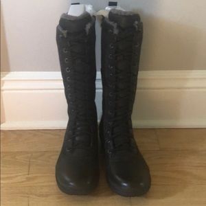 Brand New Women’s Ugg Boot - W Elvia